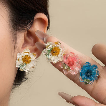 Daiiibabyyy  Dried Daisy Transparent Resin Stud Earrings for Women Exquisite Sweet Ear Studs Cute Daily Casual Versatile Jewelry Gifts 2025